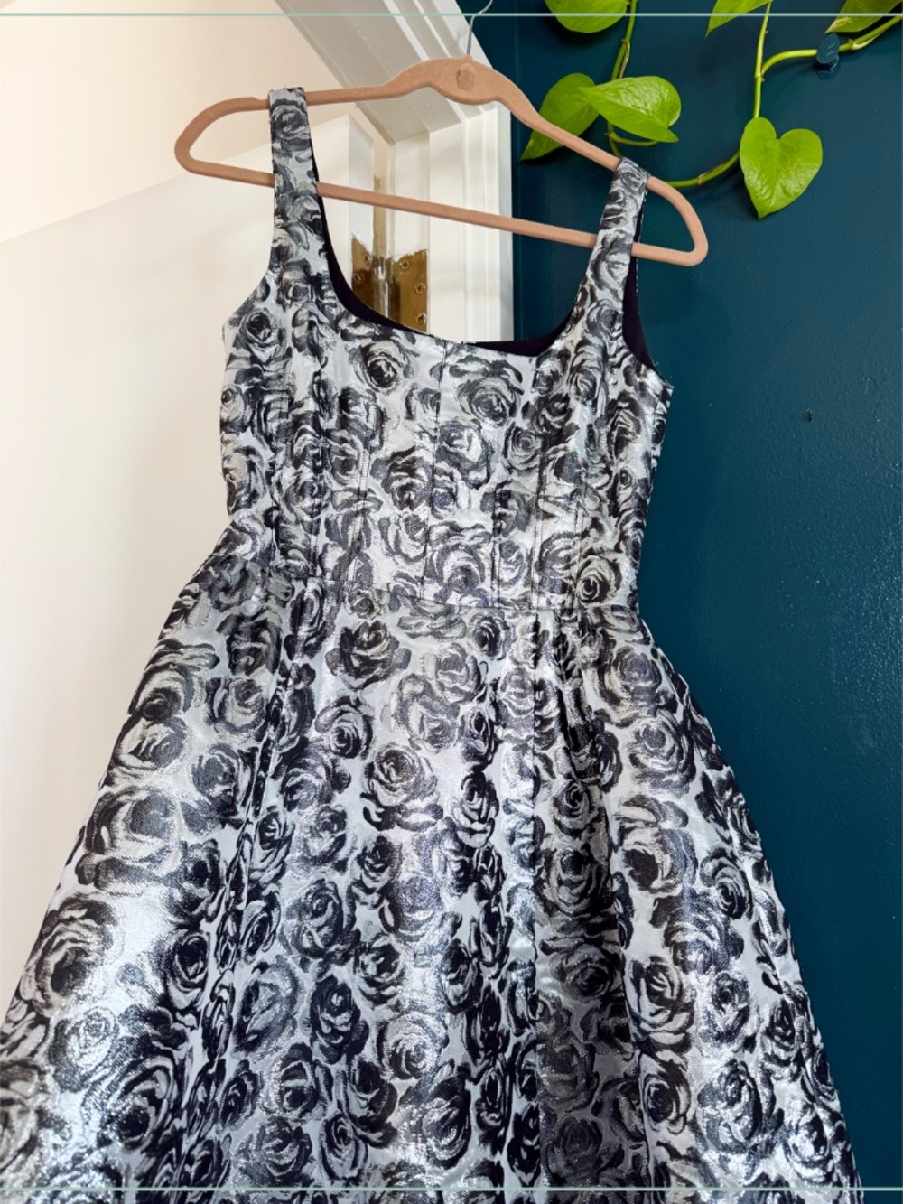 $5490 Carolina Herrera Metallic Silver Rose Motif Silk Crinoline Runway Dress - Picture 11 of 16